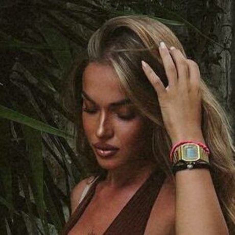 Teodora Dzehverovic sexy model pics