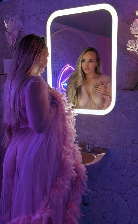 LovingLexieKent porn model img