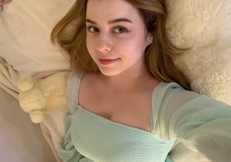 Aveykitty nudes pornstar photo