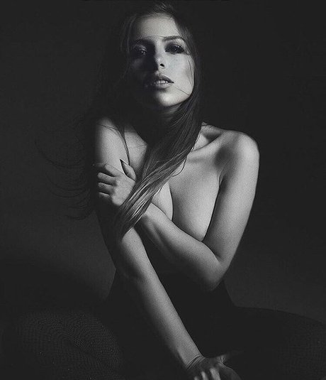 anna nyzovaya high quality model photo