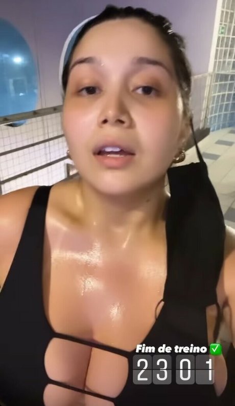 Luma Couttinho hot actress img