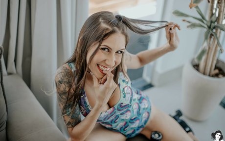 Anitavioletteo model hot pic