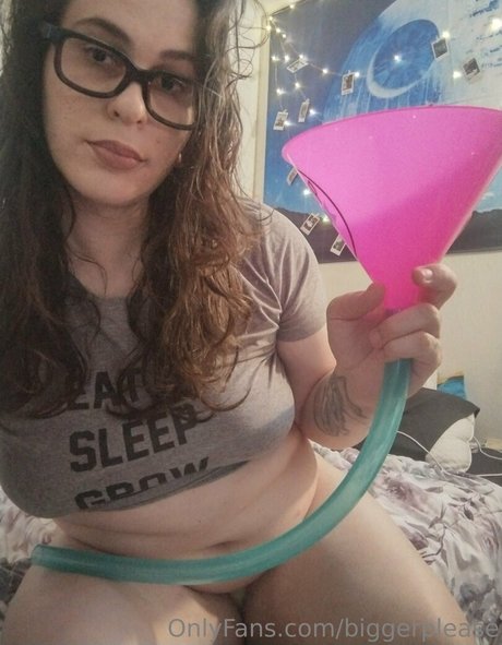 biggerplease adult model pics