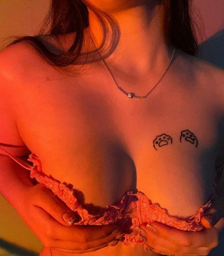 blue meow model naked picture
