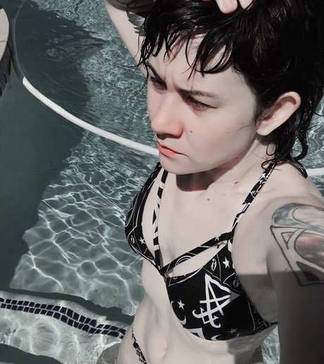 Holly Conrad model pretty pictures
