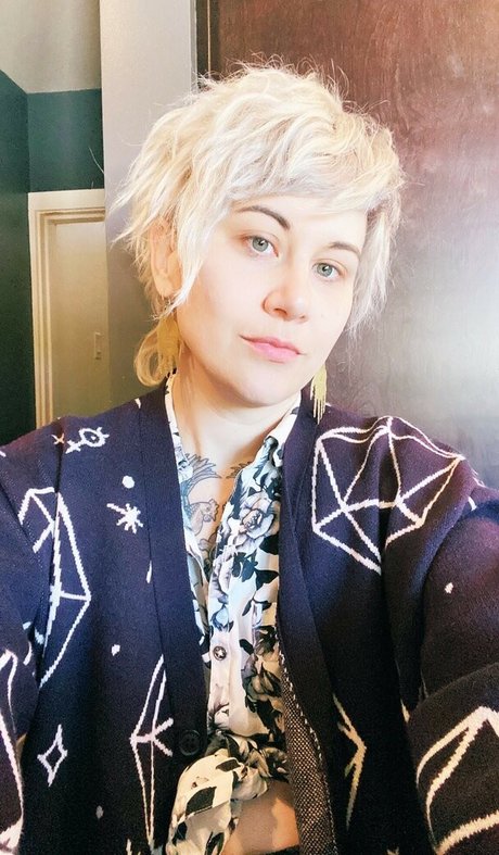 Holly Conrad porn model pic