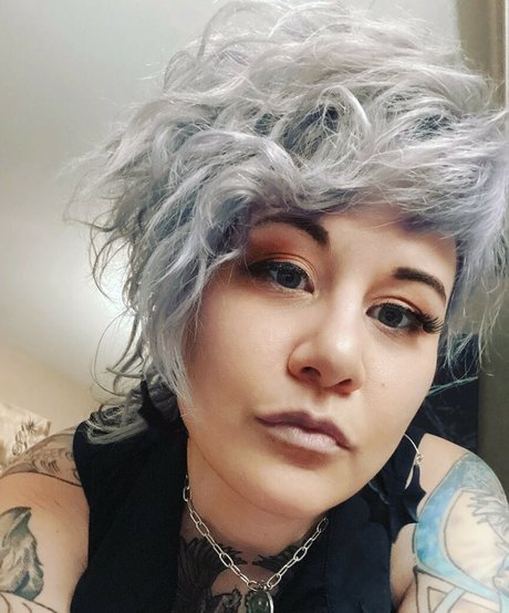 Holly Conrad model hd img