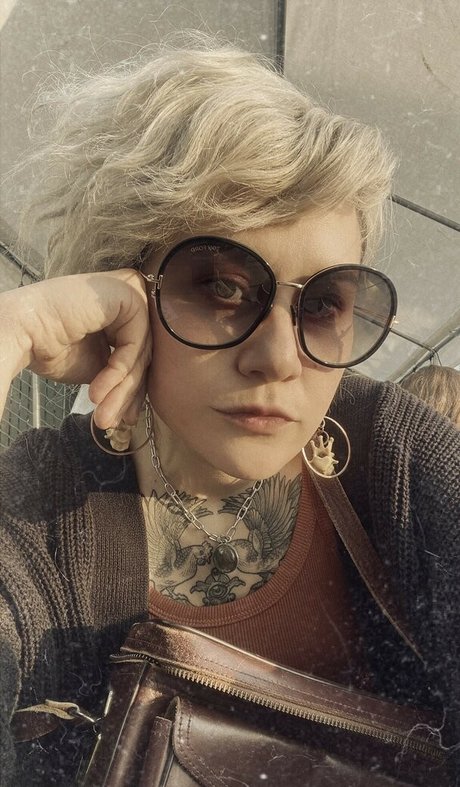 Holly Conrad star naked pictures