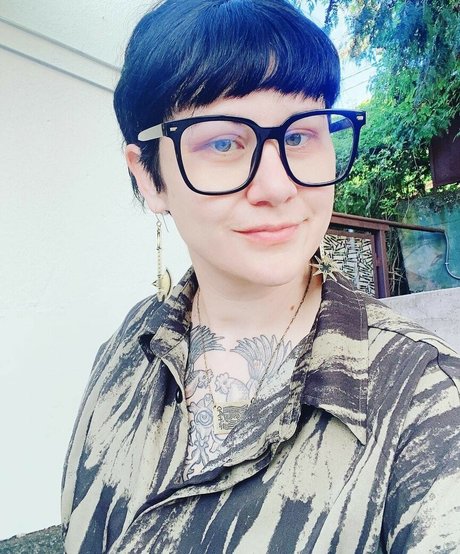 Holly Conrad star hot photos