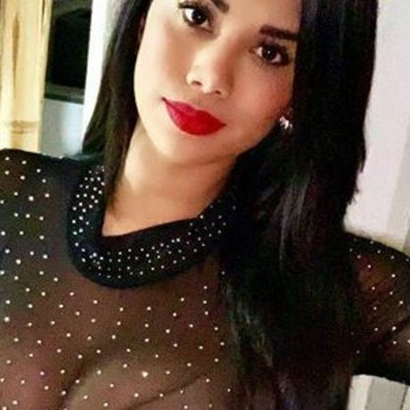 Itcel Macias pretty model images