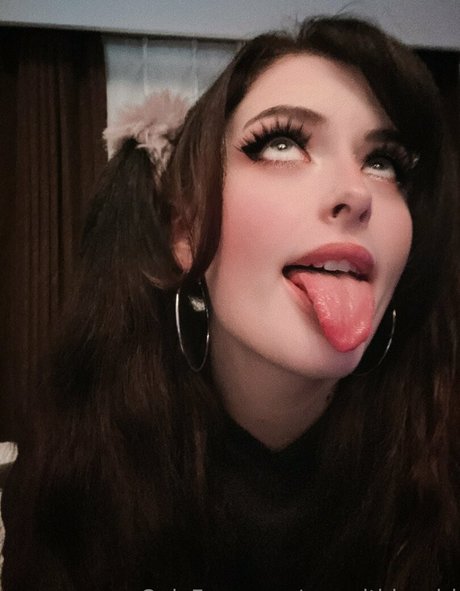 yosadthiccgirl model photo
