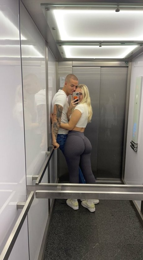 Show Your Girlfriend naked star pictures