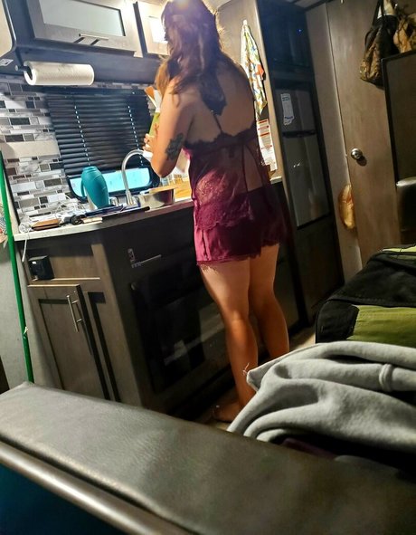 Show Your Girlfriend naked model picture