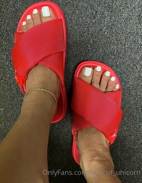 feet of unicorn naked star img