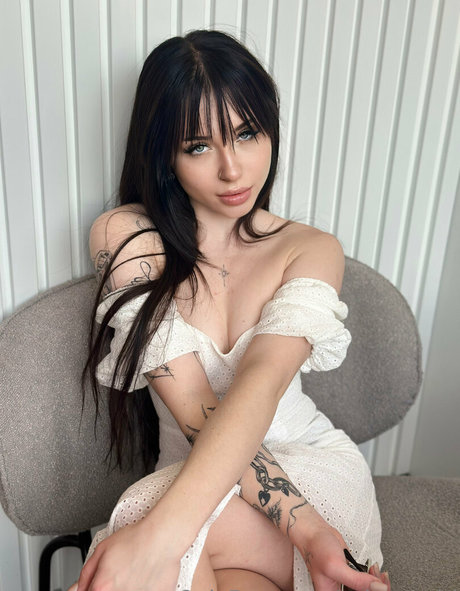selena girl porn model img