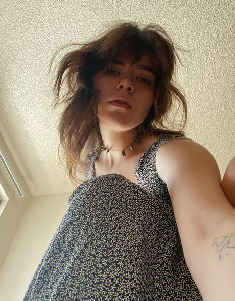 nikkiinatural pretty pornstar pics