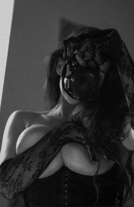 Swallowyoudown sexy model gallery