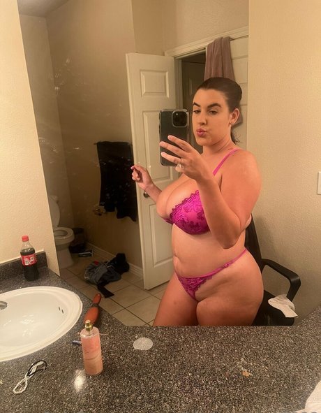 maddielovezyou2333 porn actress image