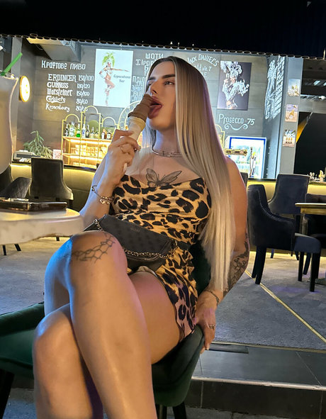 blondyaria high quality model gallery