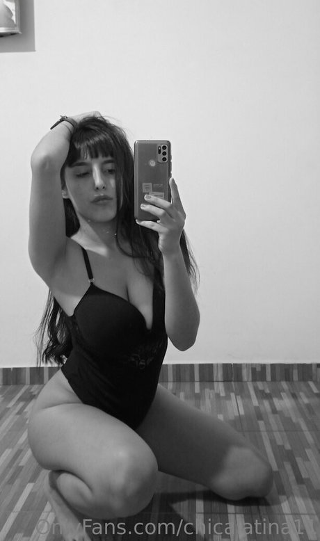 chicalatina11 exclusive pornstar images