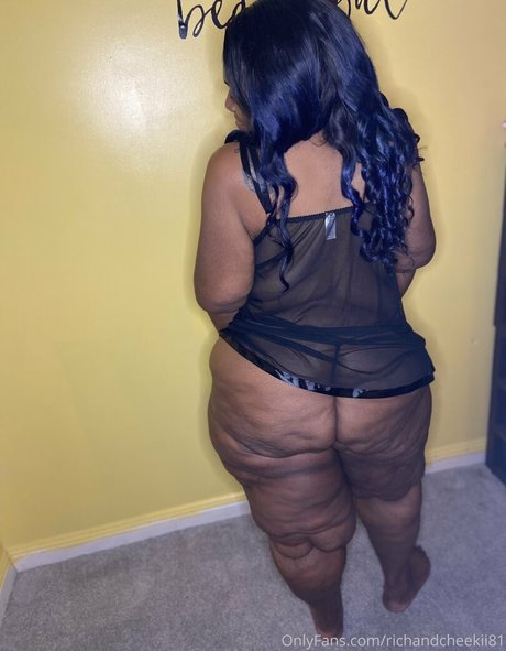 cheekiifemme pornstar nude photos