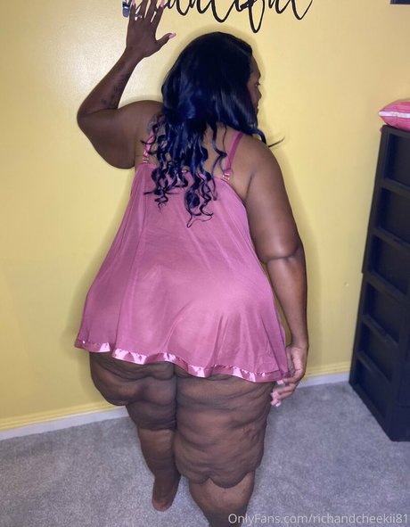 cheekiifemme perfect pornstar img