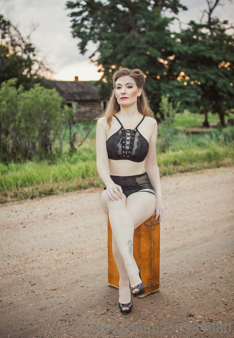 puckbunnyof nude model gallery