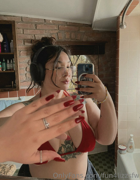 fun4lizzsfw star naked images