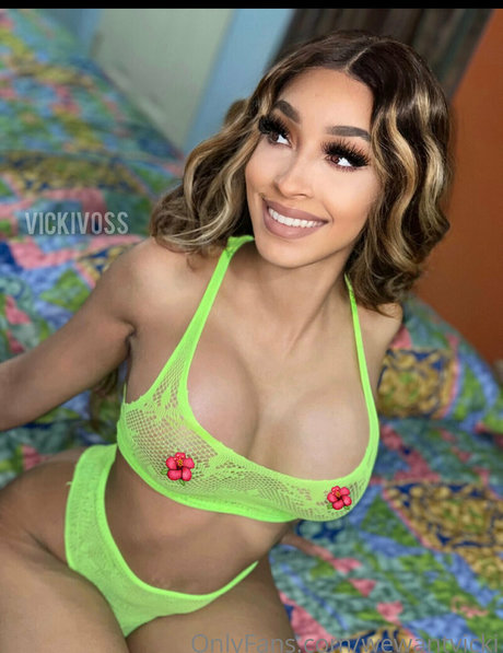 wewantvicki model naked pic