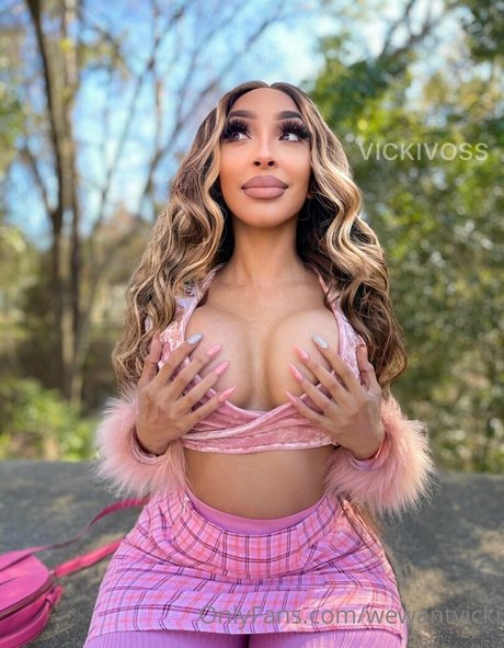wewantvicki model hot pic