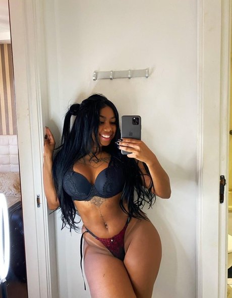 Karoline Coutinho nudes model galleries