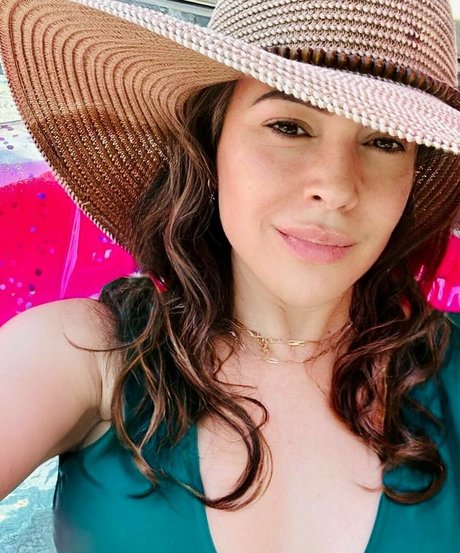 Alyssa Milano star naked pics