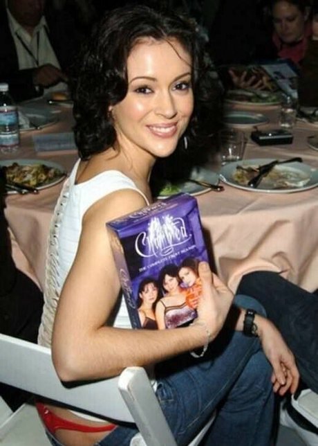 Alyssa Milano model high quality picture