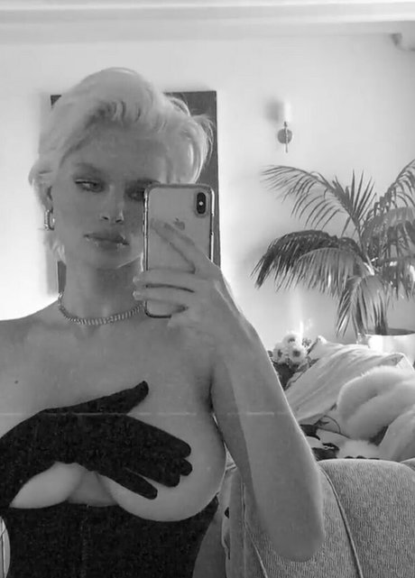 julialogan pornstar art photos
