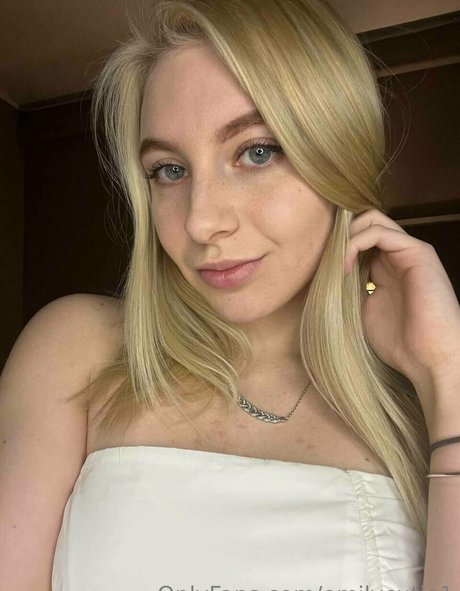 emilycutie1 star hot pictures