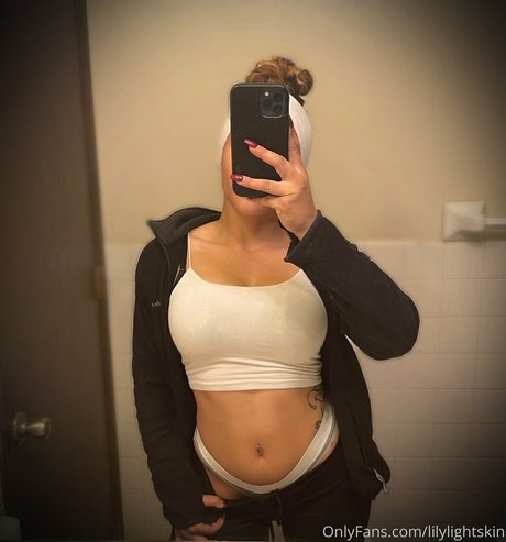 lilylightskin pornstar nudes image
