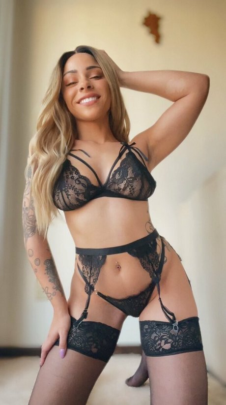 lilylightskin sexy star pic