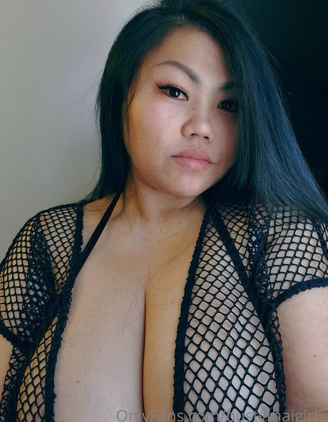 bustythaigirlx nudes model images