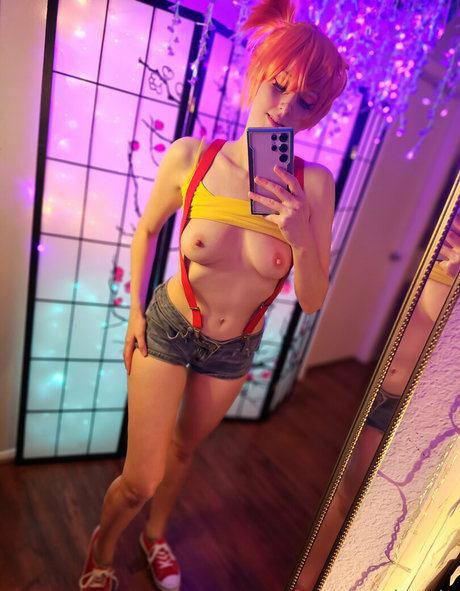 AnyaVixx naked star img