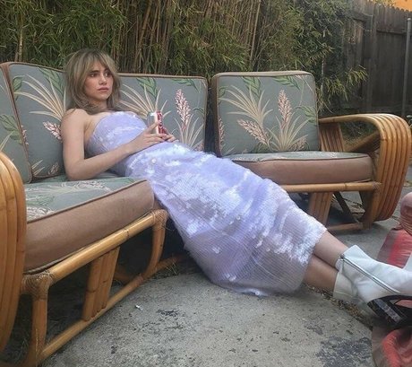 Suki Waterhouse hot star picture