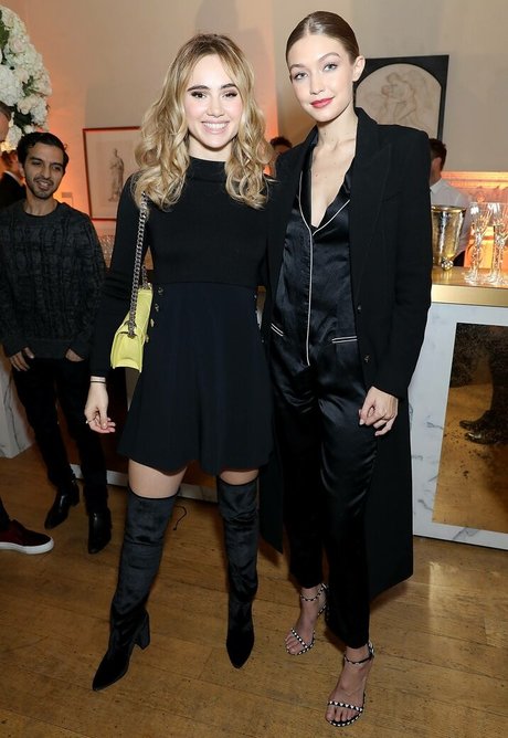 Suki Waterhouse profile image