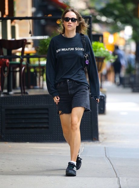 Suki Waterhouse porn model images