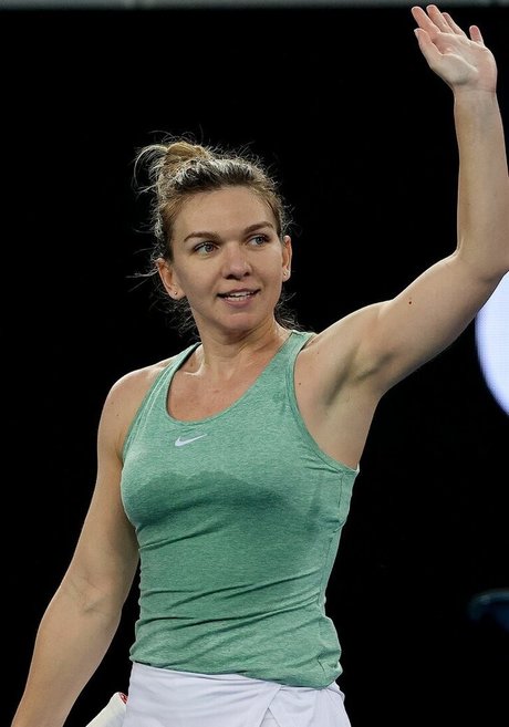 Simona Halep free model image