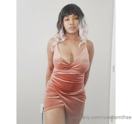 rosedemifree model pretty photo