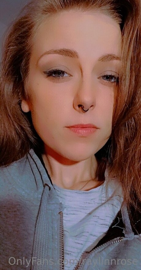 raylinnrose model photo