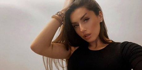 Adalline model top photos