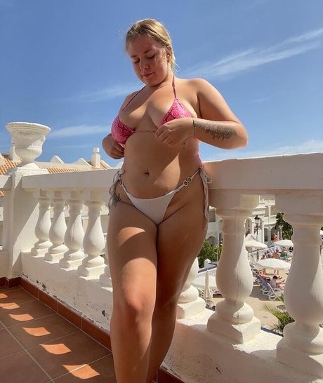 Stacey Pink model naked img