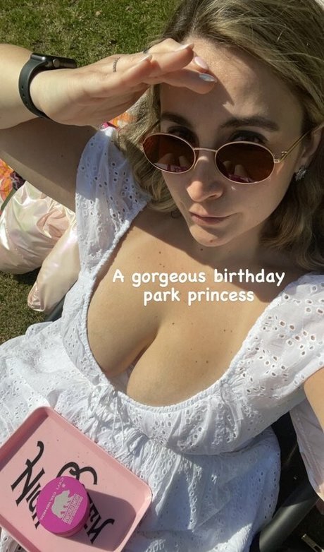 milfweeed model pornographic photo