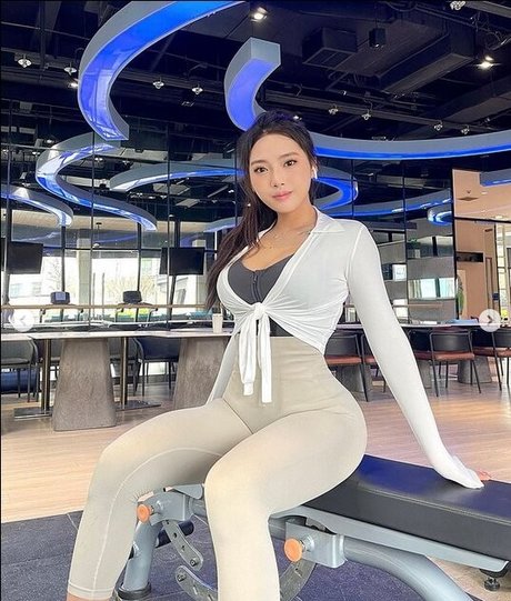 Stella Xu model pretty galleries