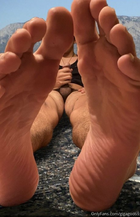gigagod69 nude star pics